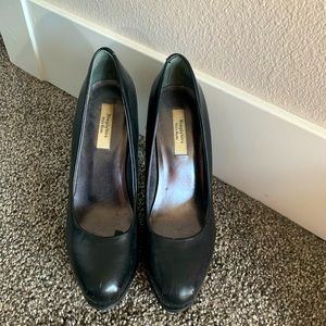Simply Vera Wang closed toe heels 7 1/2
